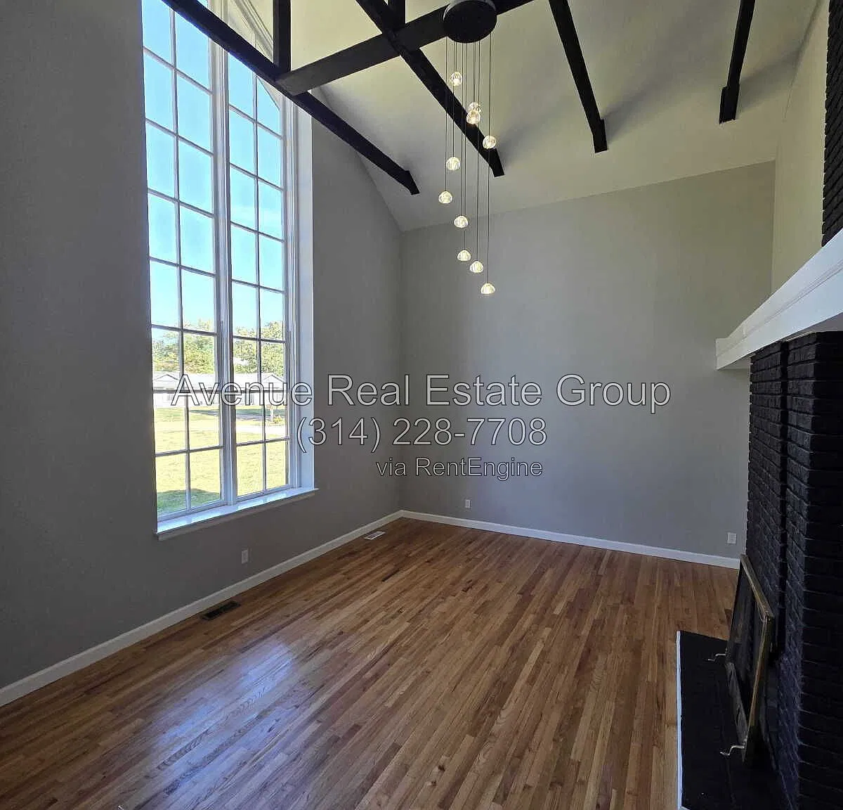 3 bed, 2.0 bath, 2058 sqft, $3,400 — Photo 3