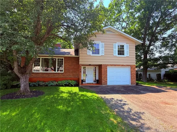 145 Saint John St, Woodstock, NB E7M 2T9