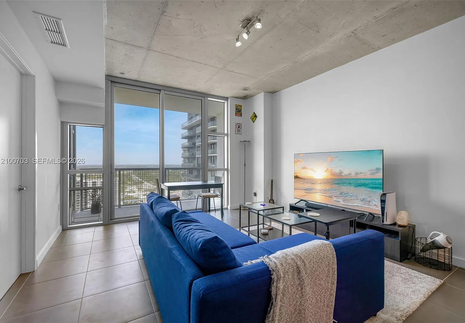 Four Midtown Miami Condo — Photo 3