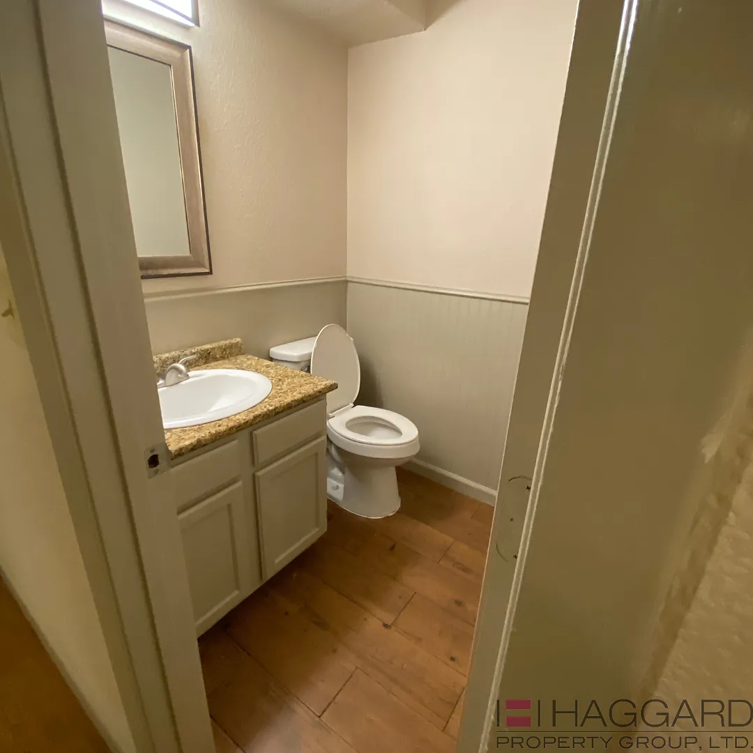 3/2.5/2 Townhome style duplex in Frisco — Photo 2