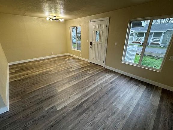 4th image of 204 2nd Ave N #R