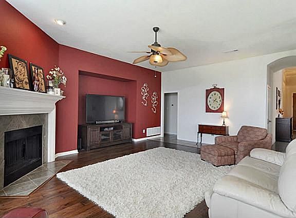 5th image of 2628 Deer Hollow Dr