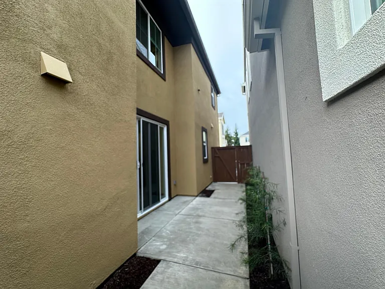 1667 Pena Ln — Photo 31