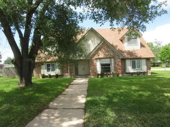 113 Buttercup St, Lake Jackson, TX 77566