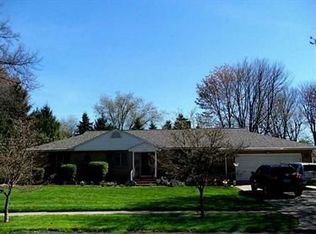 699 Rebecca Ave, Grove City, PA 16127