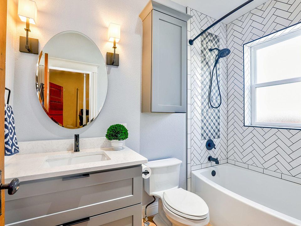 2nd image of 44 Elm St #3