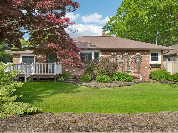 148 Oak Avenue, Shirley, NY 11967