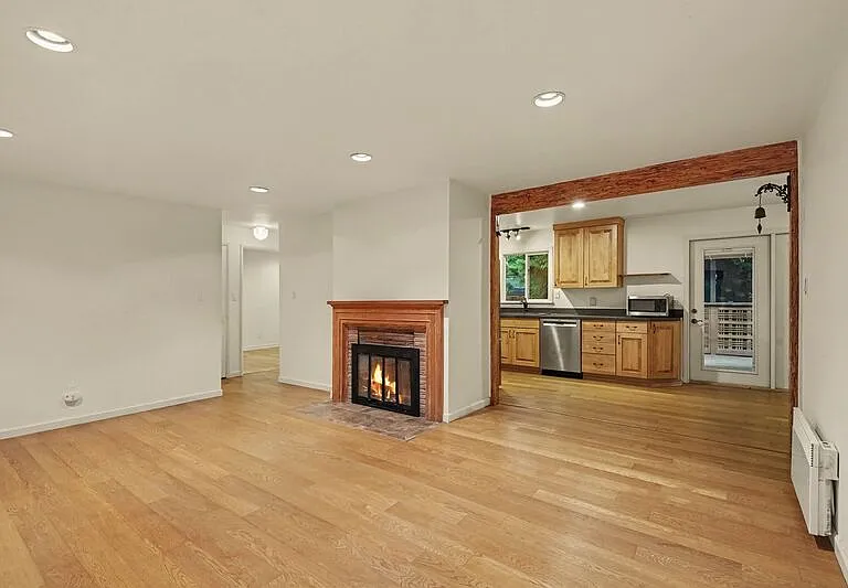 14026 Meridian Ave N — Photo 3