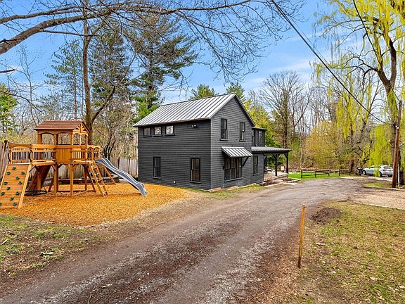 3rd image of 8-8R Rolfes Ln
