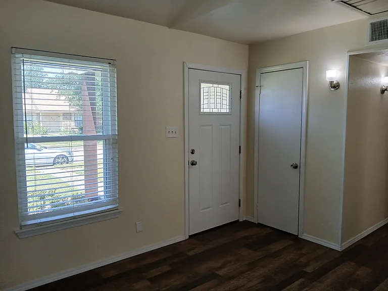 902 Rocky Creek Ln — Photo 8