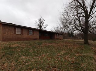 13398 Robbins Rd, Springdale, AR 72762