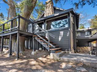 25036 Oceanview Dr, Crestline, CA 92325