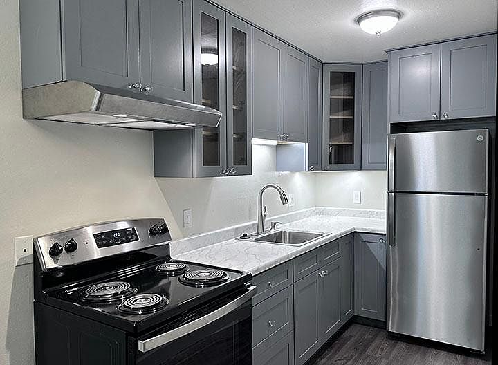 1st image of 2421 Palmetto Ave APT 4