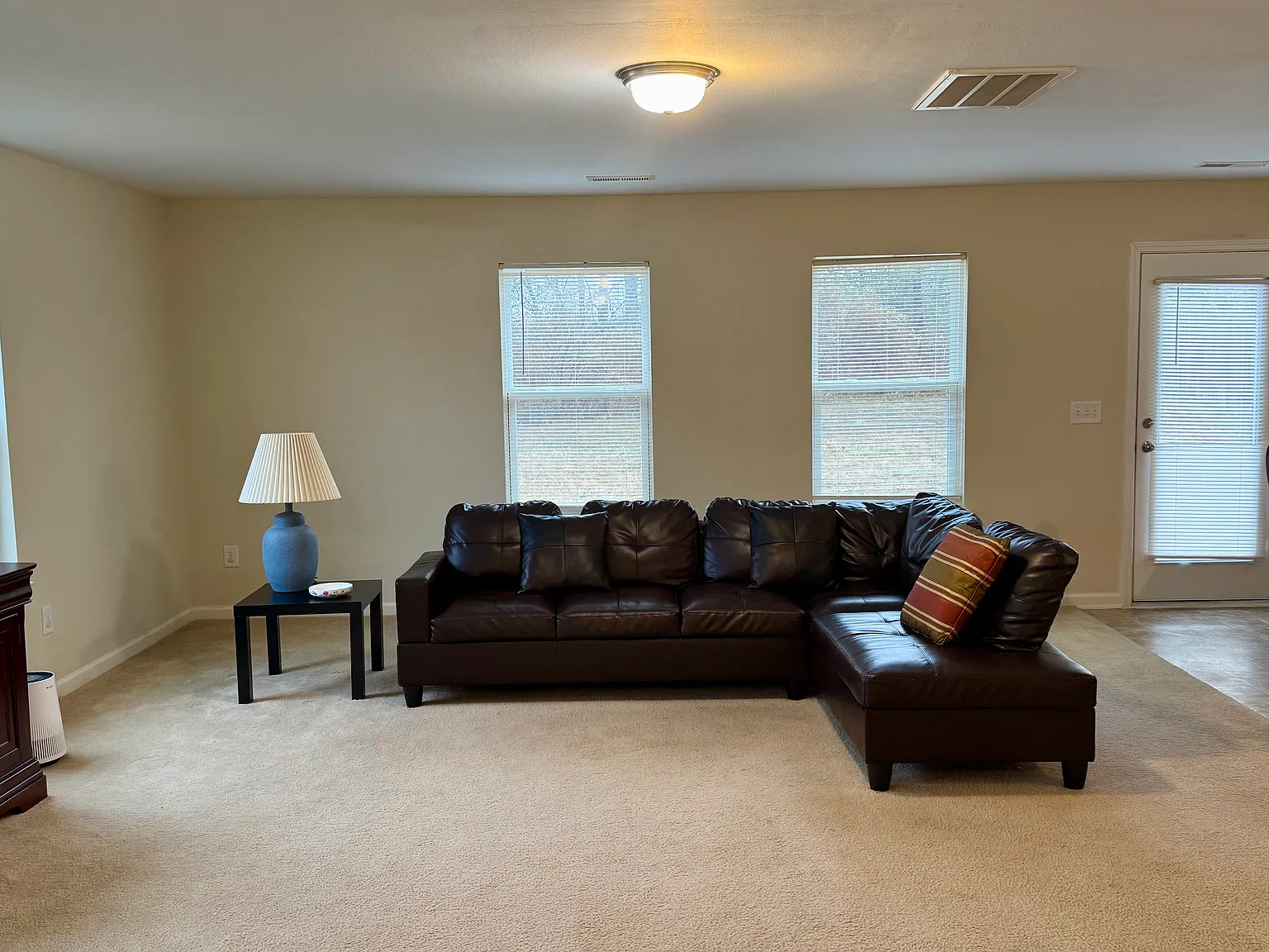 3 bed, 2104 sqft, $2,250 — Photo 3