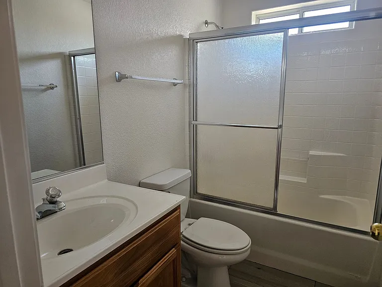 2440 Huntington Dr — Photo 9