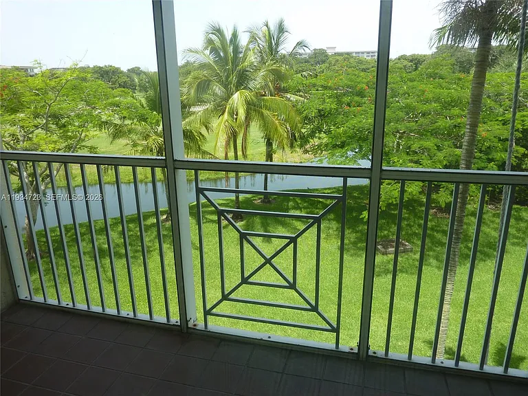 3500 Oaks Clubhouse Dr #308 — Photo 37