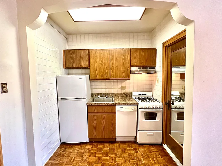 644 West Surf — Photo 20