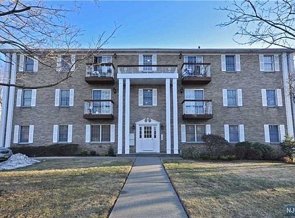 2nd image of 711 Mill St Unit 302-10