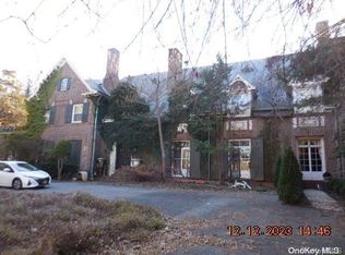 55 Sandy Hill Rd, Oyster Bay, NY 11771