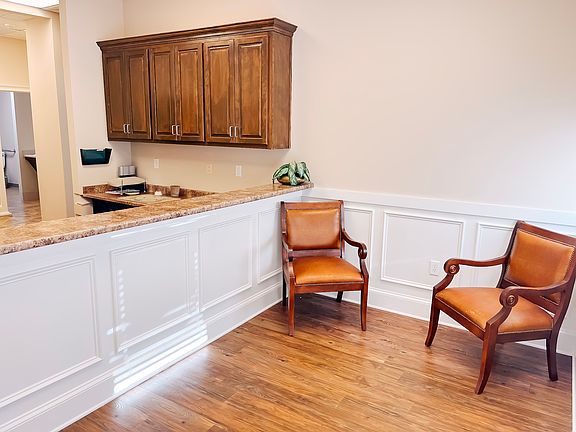 WAITING/RECEPTION AREA