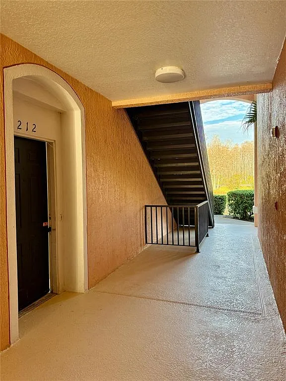 3 bed, 2.0 bath, 1276 sqft, $2,100 — Photo 4