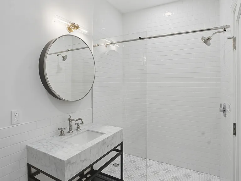 207 Main St #9 — Photo 8