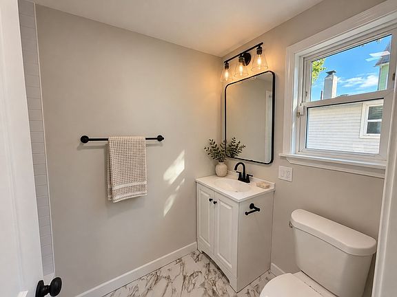 5th image of 39 Webb St #1