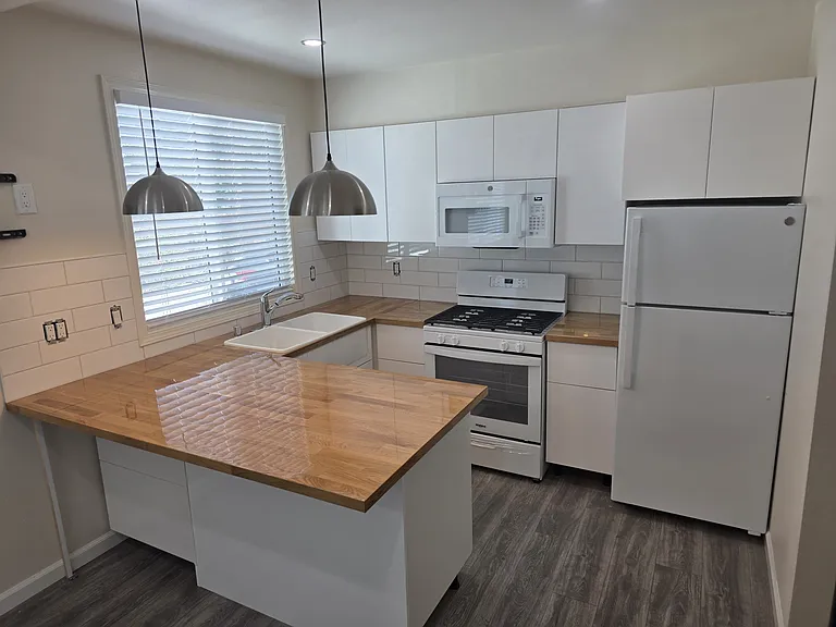 100 E Plymouth St #100 — Photo 2