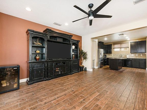 2nd image of 814 Blossom Rock Ln