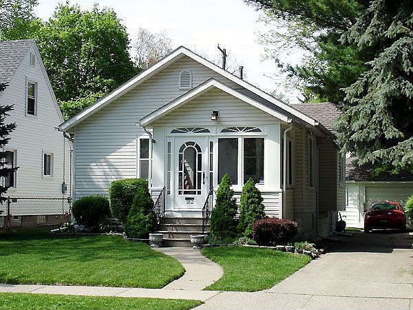 312 W. Houstonia Ave.