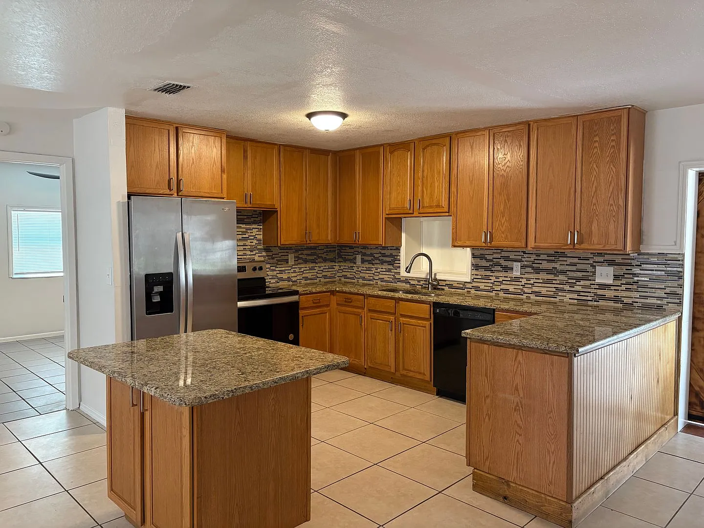 Newly Renovated 4 Bedroom 2 Bathroom — Photo 1