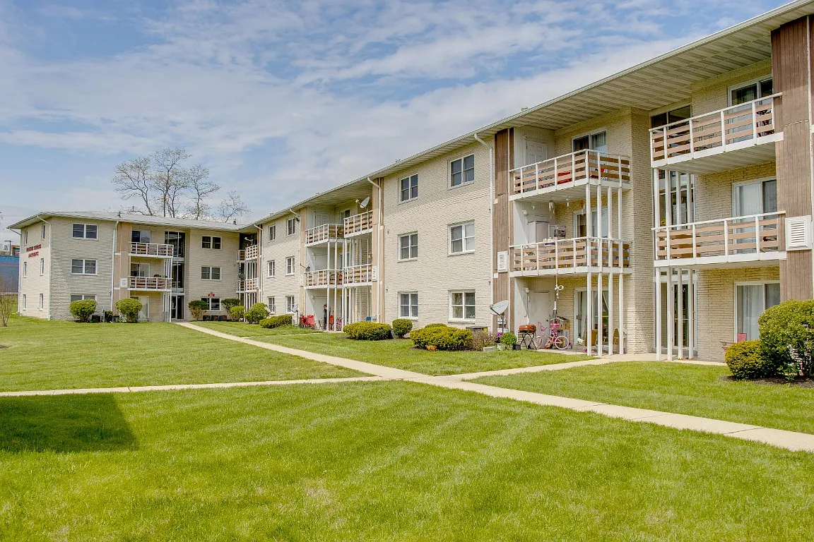 Hillside Terrace Apartments — Photo 3