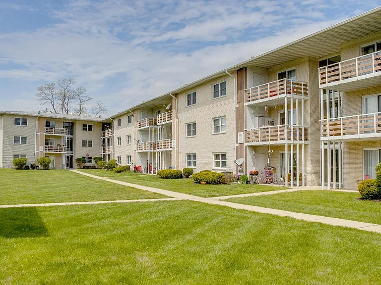 Hillside Terrace Apartments — Photo 3