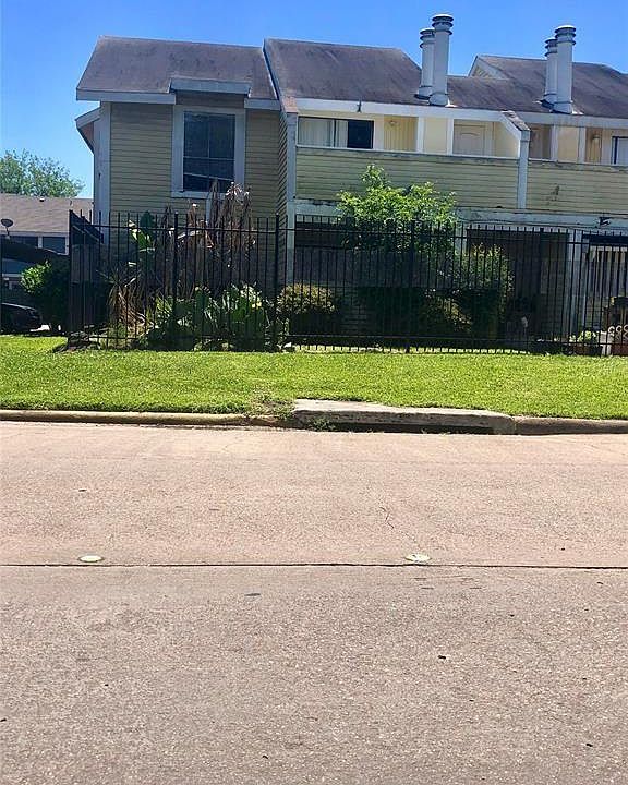 2nd image of 8405 Wilcrest Dr APT 1208