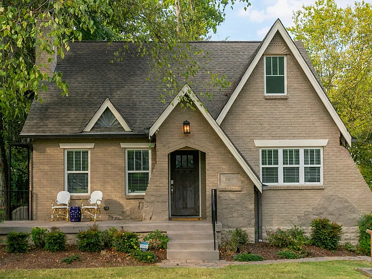 1009 Iverson Ave — Photo 1