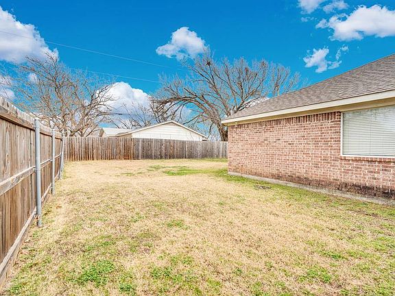 5th image of 412 Barbara Jean Ln