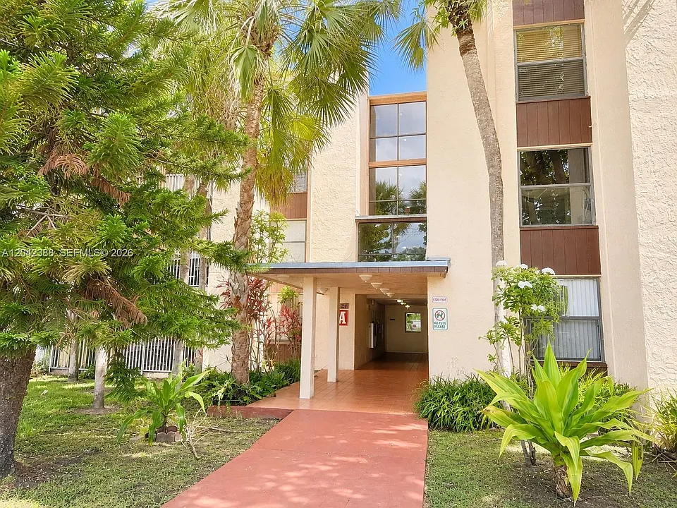 14421 N Kendall Dr #403M