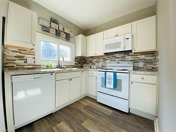 5th image of 1872 6th St