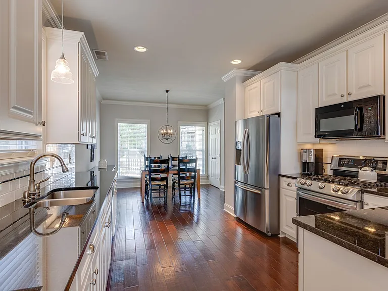 608 Patriot Ln — Photo 9