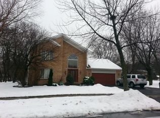 749 W Roanoke Ct, Palatine, IL 60067