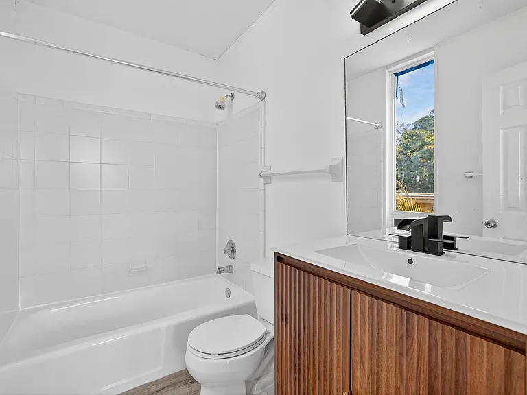 1531 SE 15th St #8 — Photo 15