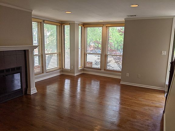 Alcoves w/ TONS of light