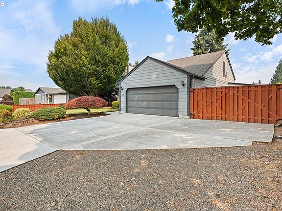 3rd image of 276 SW 11th Ave