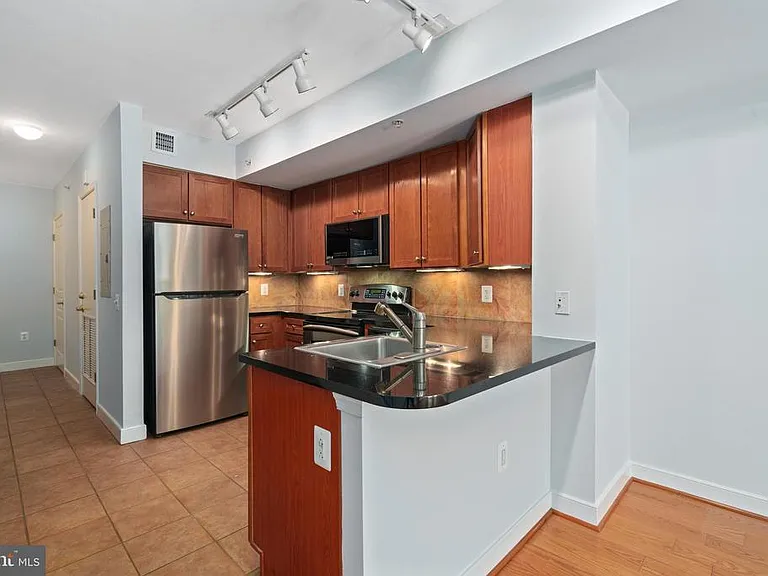 631 D St NW #245 — Photo 8
