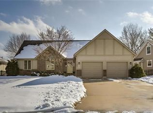 1109 NE Trailwood St, Lees Summit, MO 64086