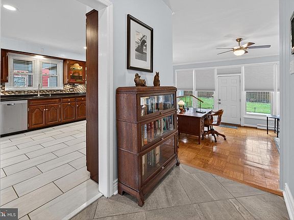 3rd image of 419 Edgemoor Dr