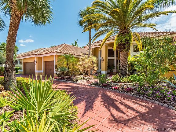 5th image of 450 Alexandra Cir