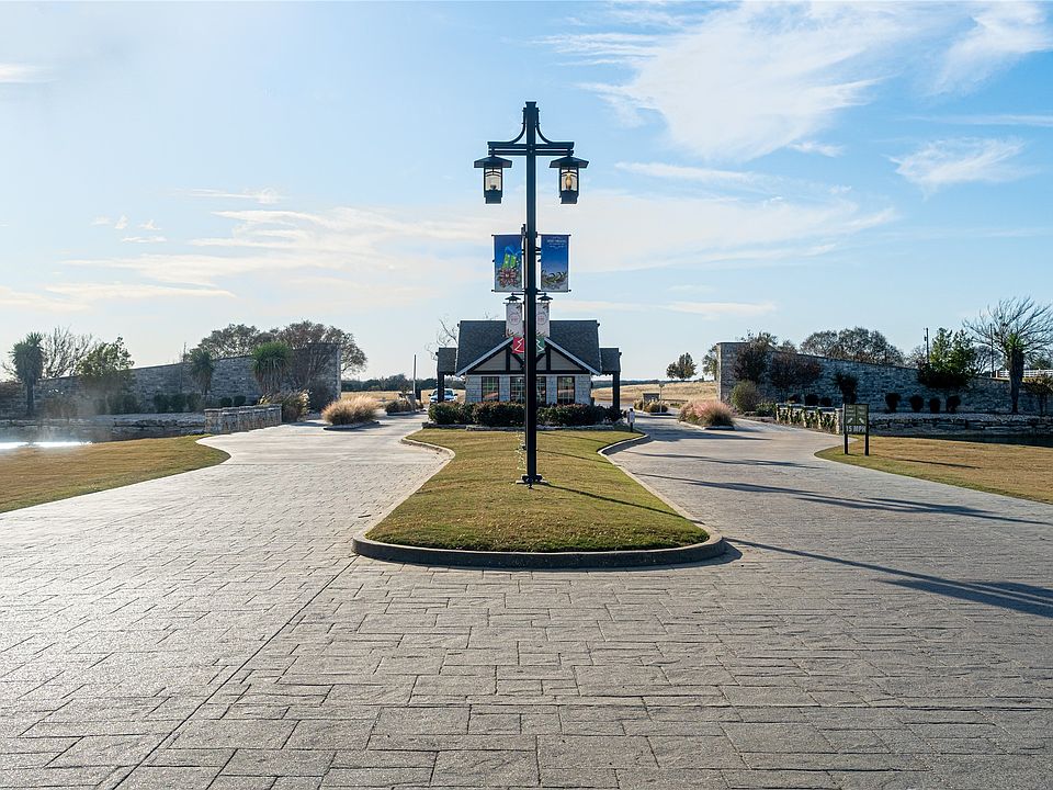1st image of Stonewood Dr