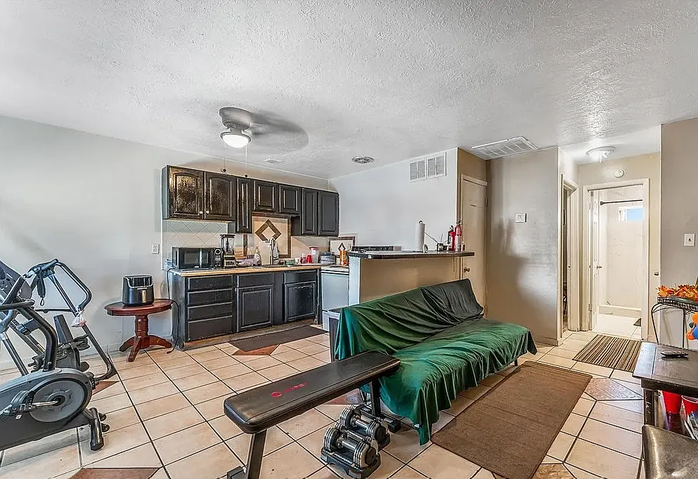 1 bed, 556 sqft, $1,200 — Photo 3