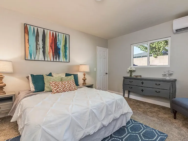2201 E Fairmount Ave — Photo 31